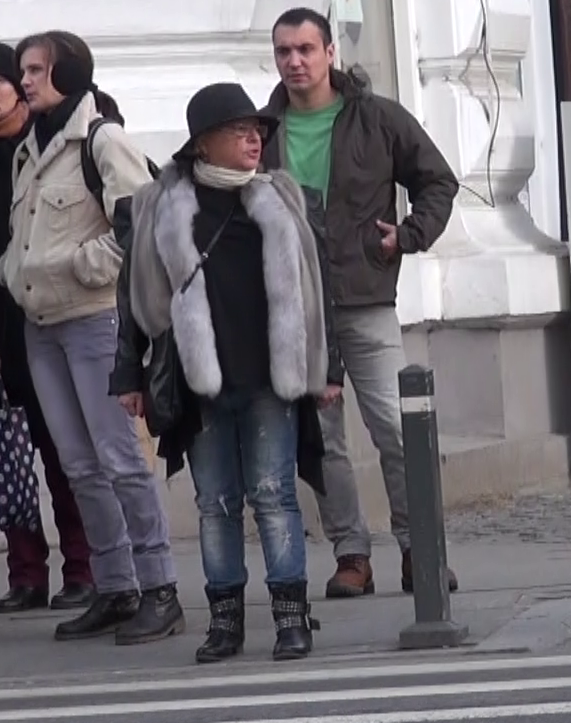 Mirabela Dauer este imbracata in noile tendite de moda