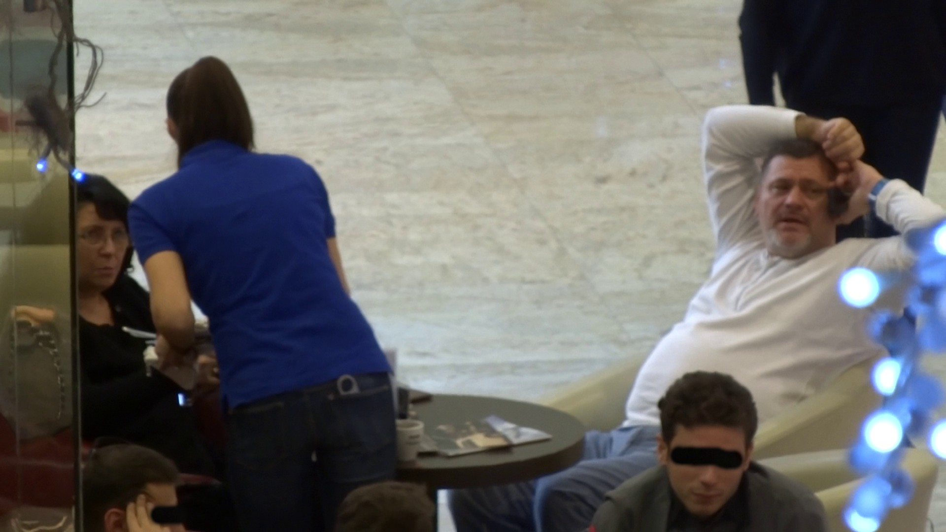 Fostul edil nu s-a dezlipit de telefonul sau mobil