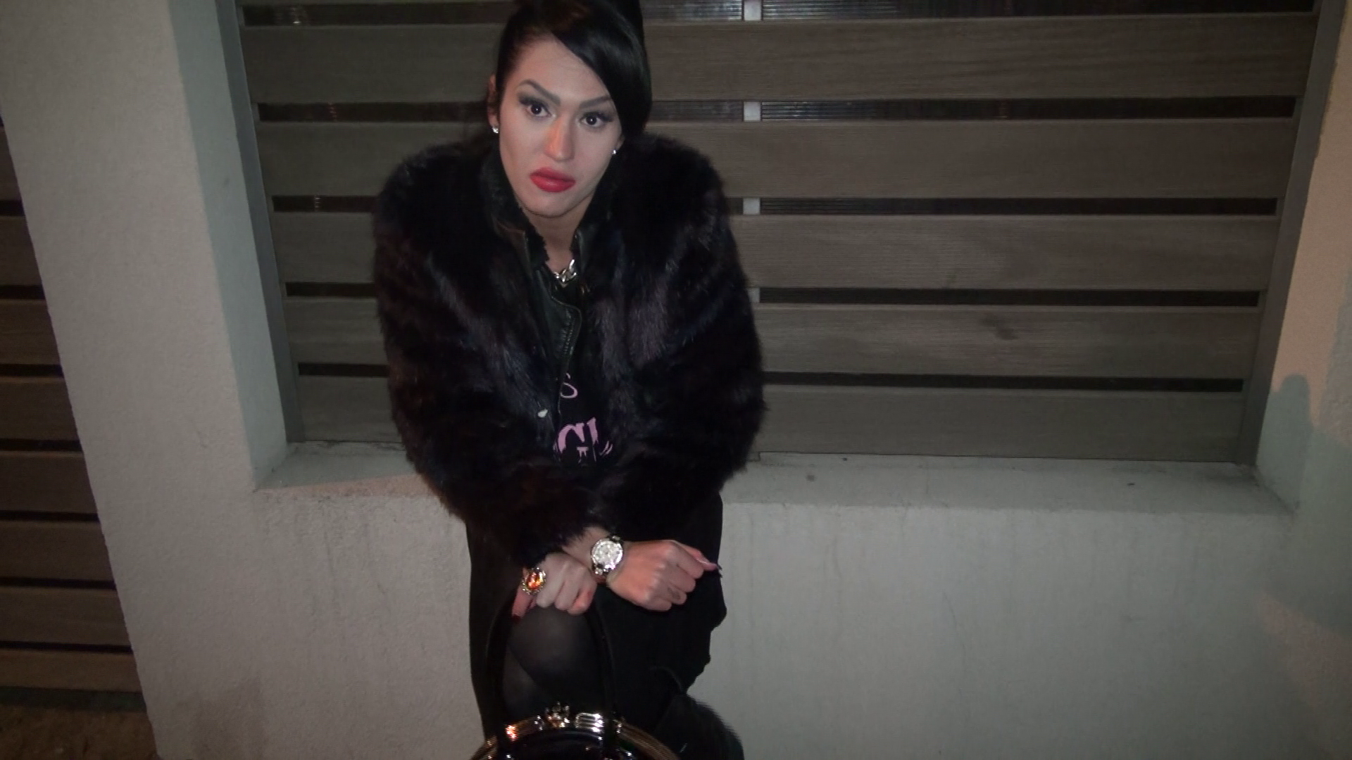 margherita masa pe capota masinii