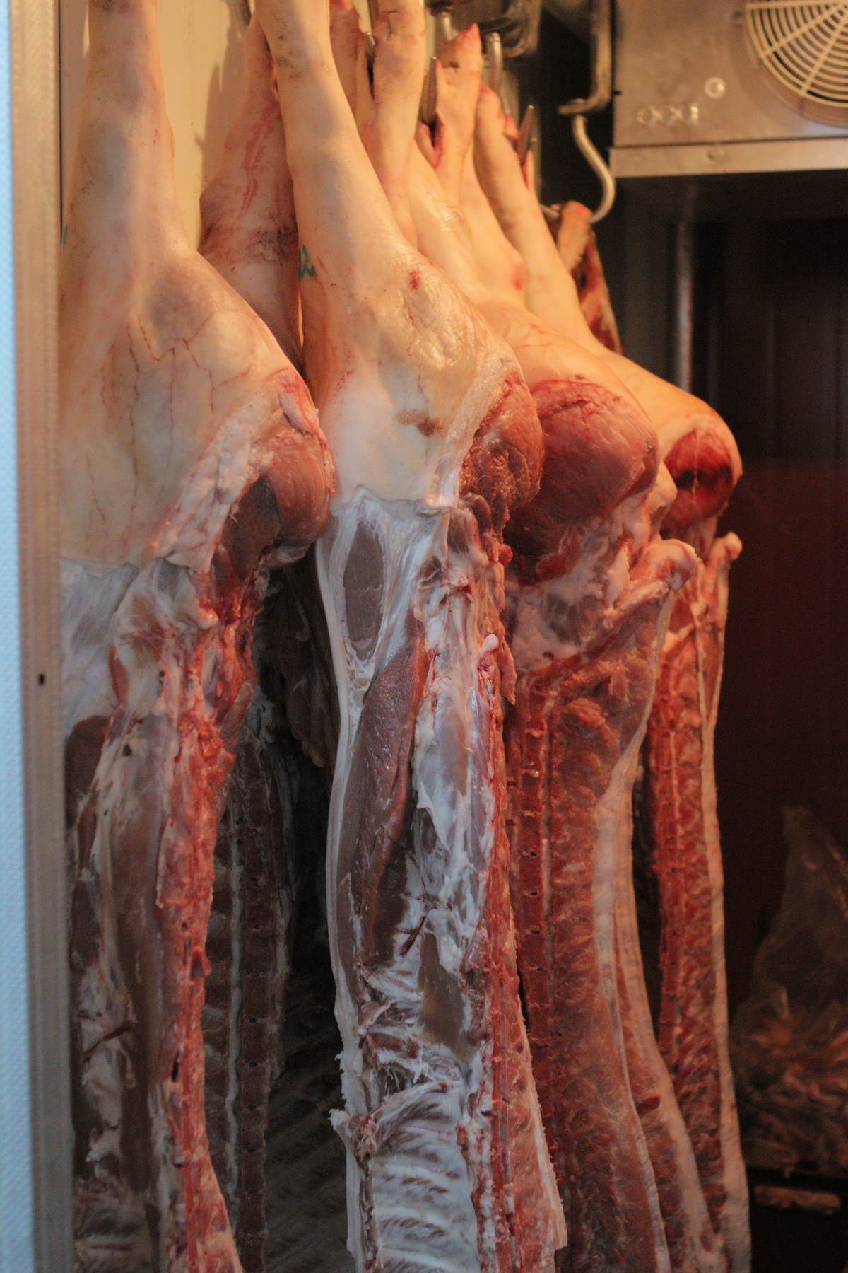 In Piata Progresul poti testa carnea de porc