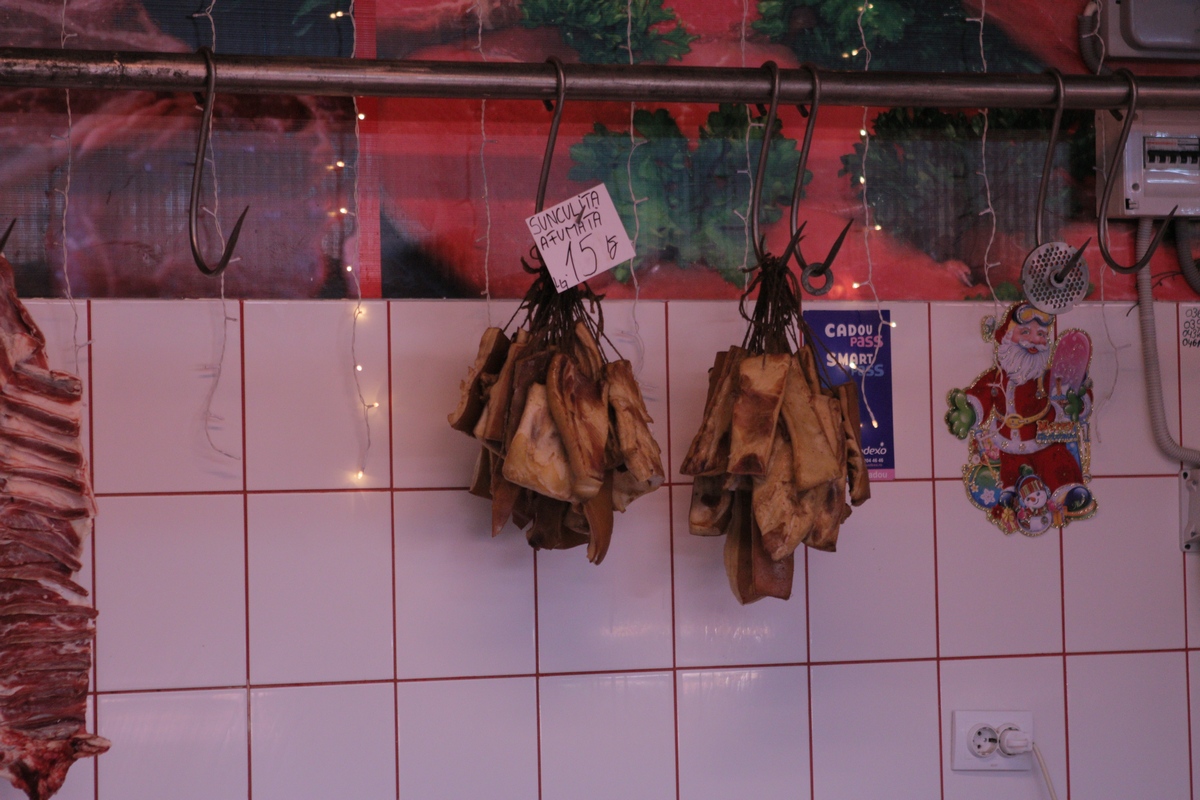 Slanina se vinde in piete deja afumata