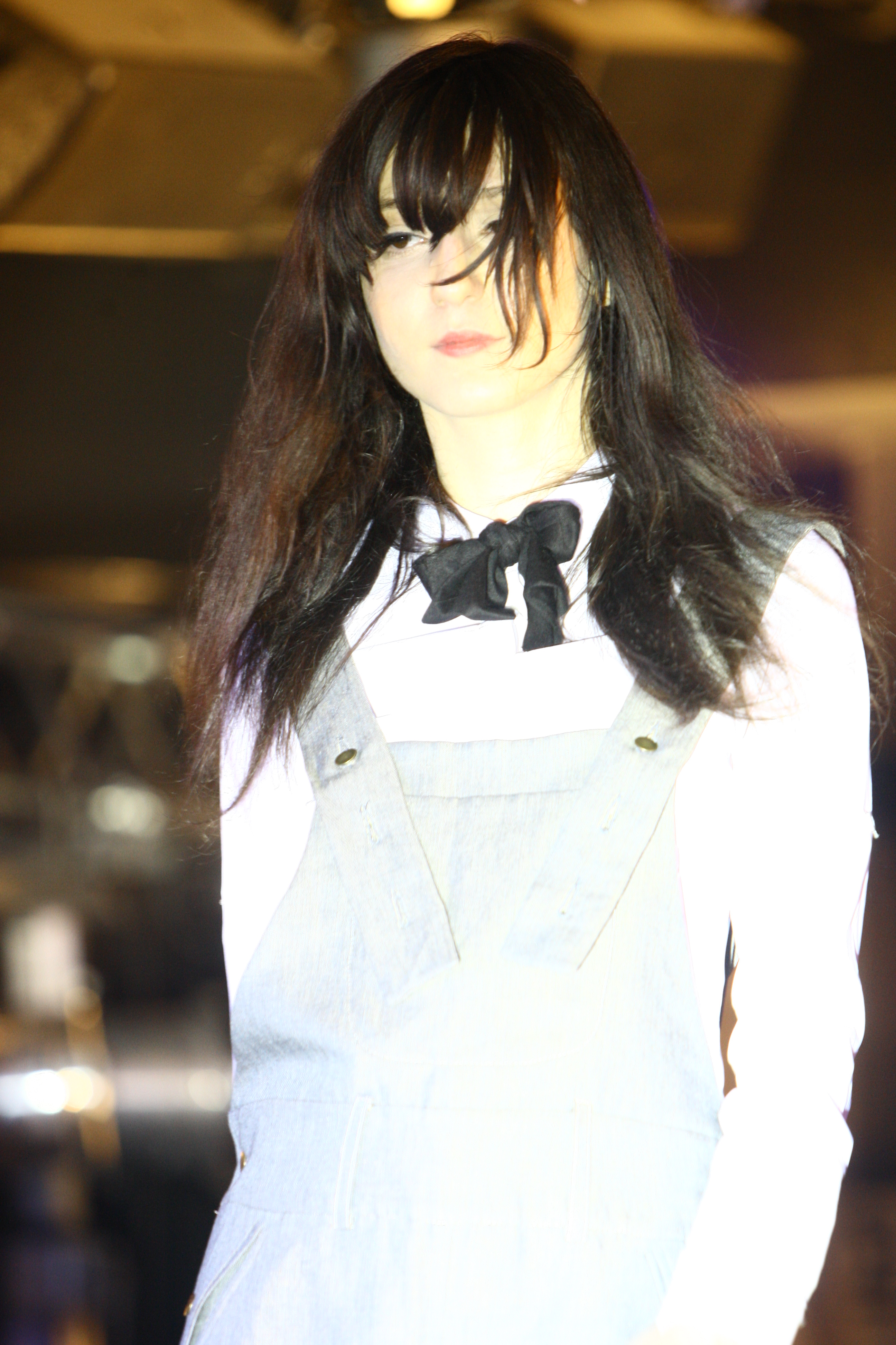 Irina a defilat, luni seara, pentru o creatoare de moda din Romania