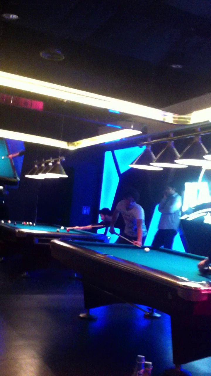 George Florescu sparge bilele, semn ca a castigat o noua partida