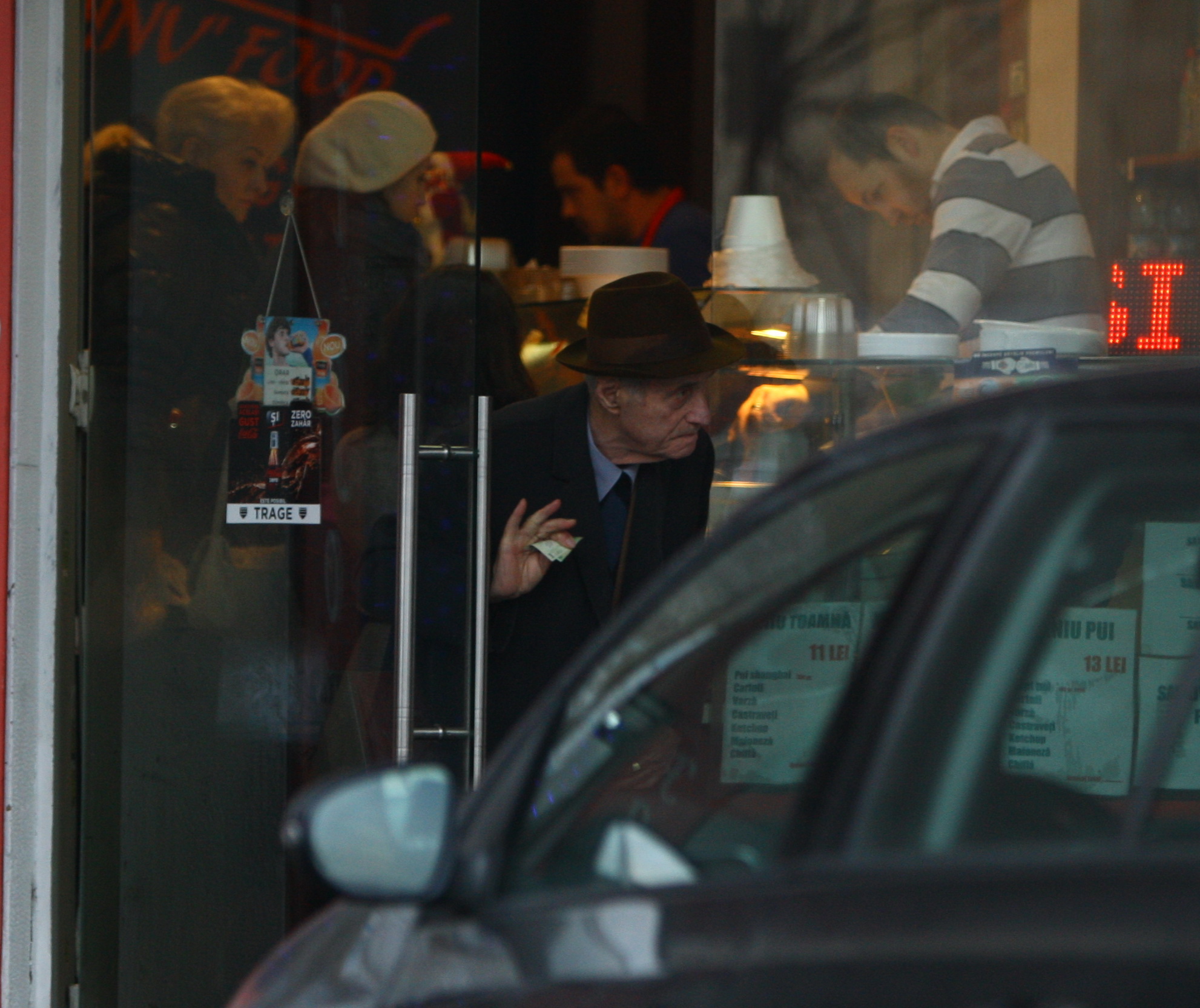 Cu restul in mana, Visinescu a iesit din fast- food