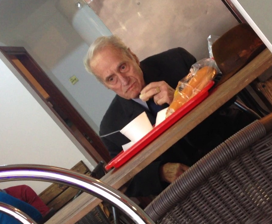 Infometat, Visinescu a luat pranzul intr-un fast-food