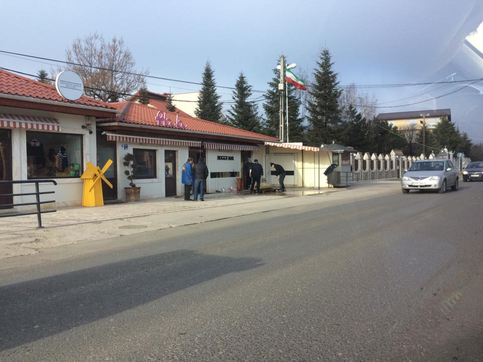 Au taiat porcul in fata barului preferat al familiei Becali