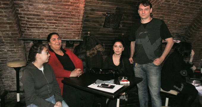 Doina Ion alaturi de cele doua fete