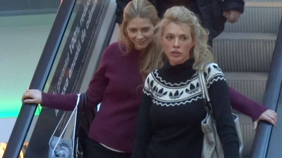 Alina Borcea a iesit la cumparaturi de sezon, in mall