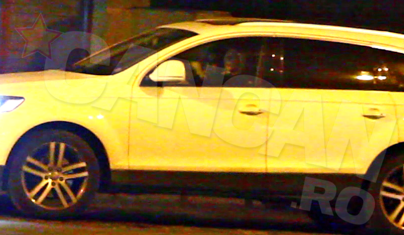 Farid si blonda au batut localurile la bordul masinii ei