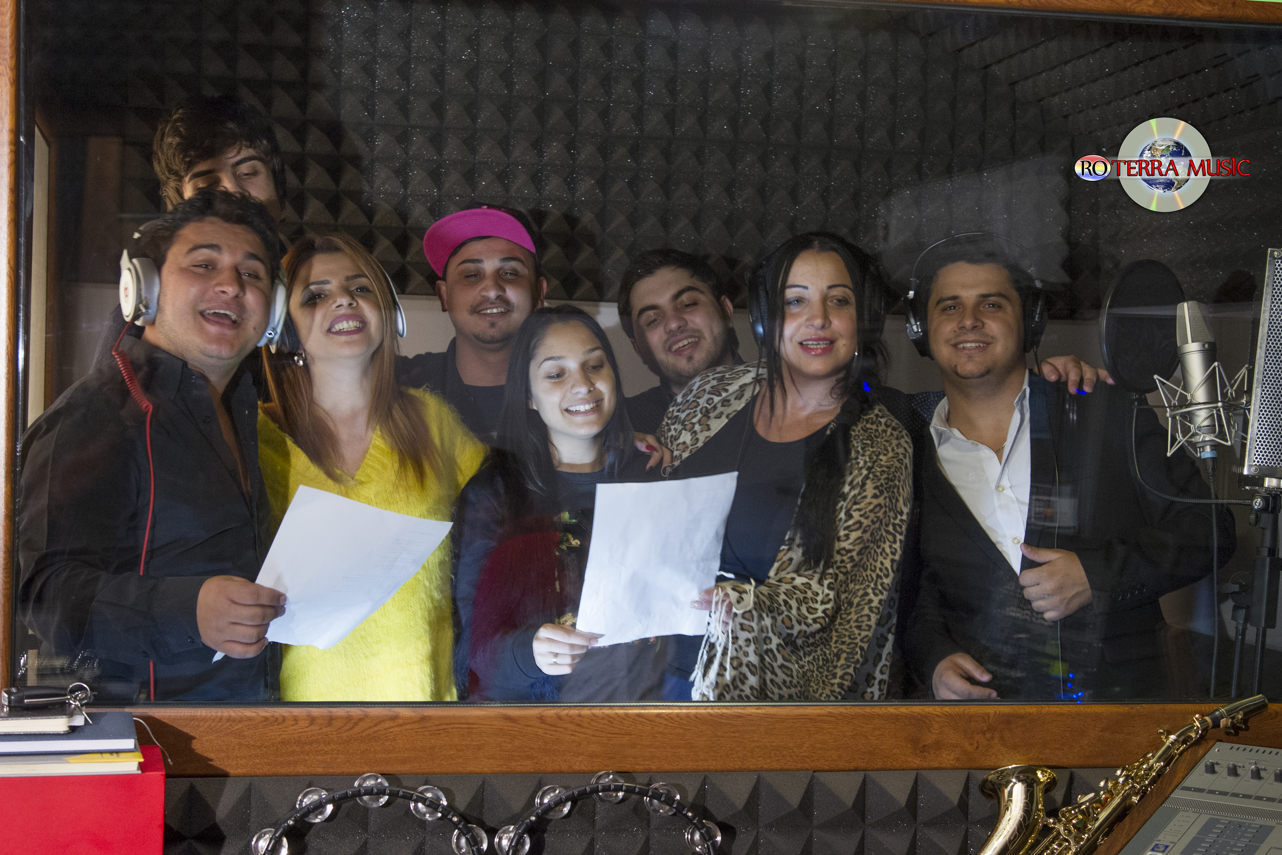 Sorinel Copilul de Aur, Laura Vass, Bogdan Artistu si alti cantareti au stat o noapte intreaga la inregistrari