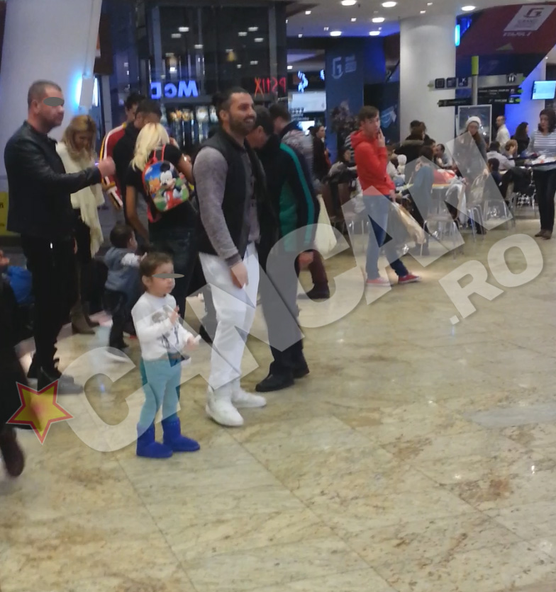 Maria a stat in permanenta langa tatal ei