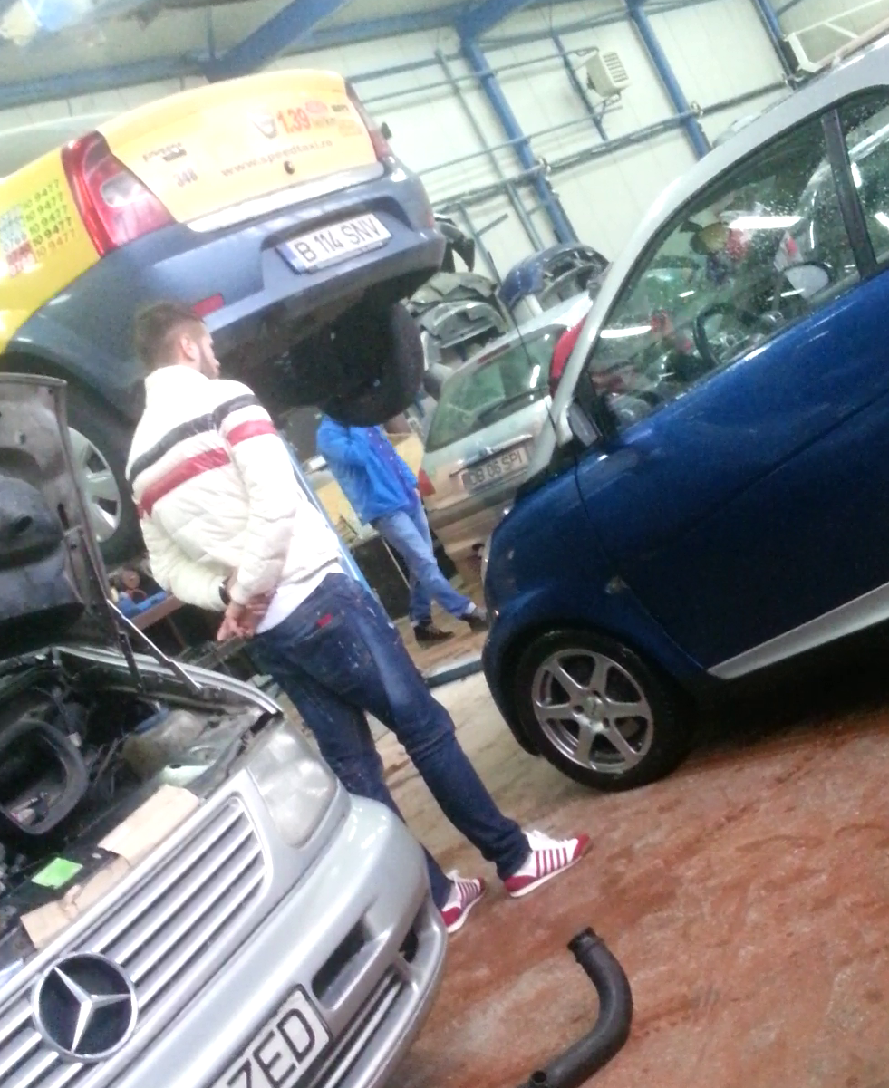 Daminuta asteapta sa fie schimbat farul ars