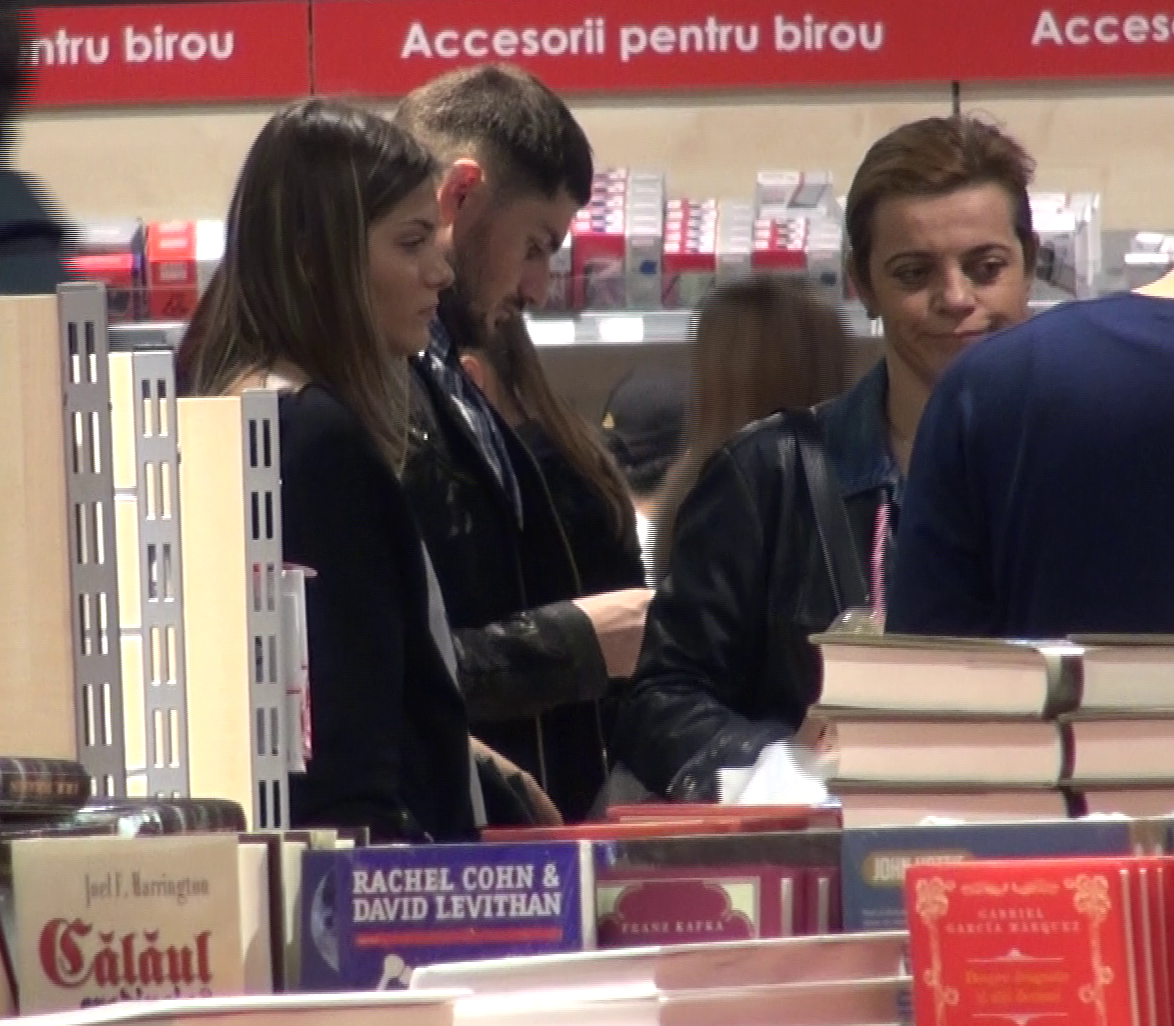 Razvan Cocis a mers si a platit cartea cumparata