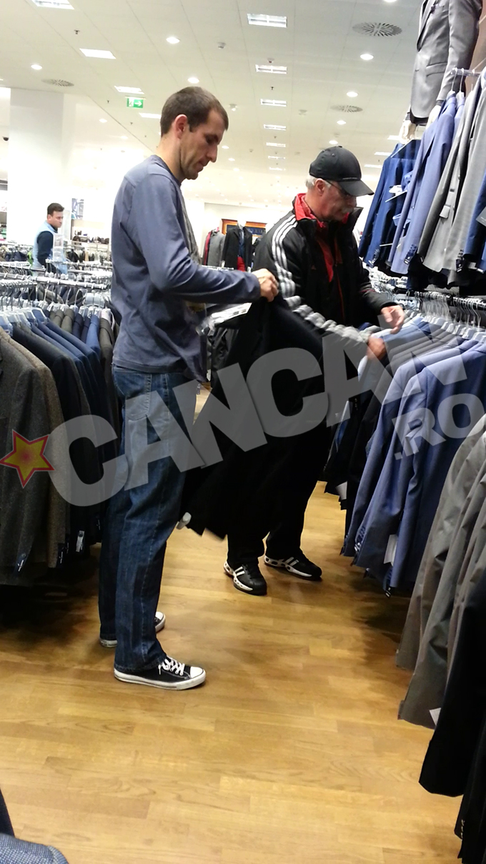 In cele din urma, cei doi nu s-au hotarat in privinta niciunui costum