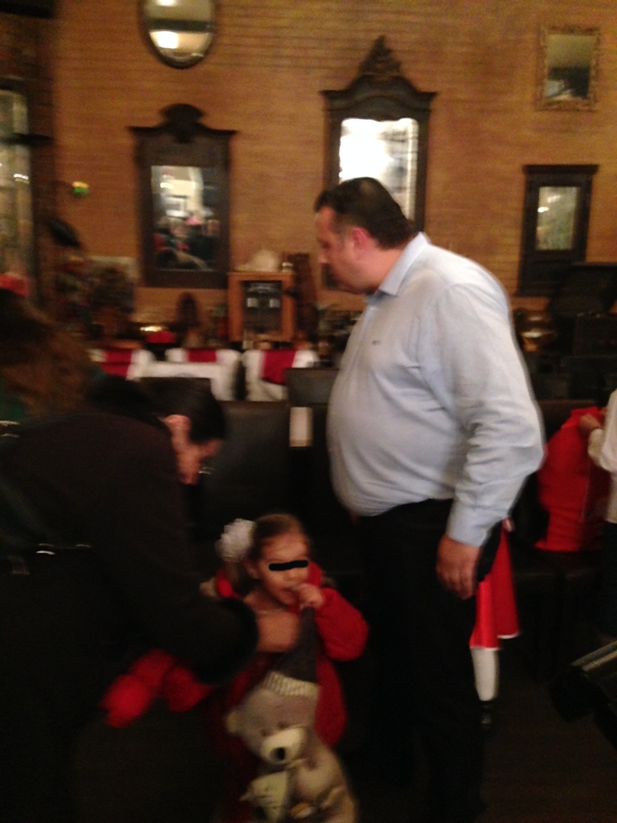 Stefan Florescu, nasul fetelor, a avut grija ce gemenelor sa nu le lipseasca nimic de Craciun