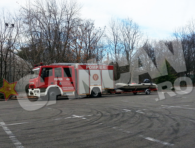 Pompierii bucuresteni au efectuat un exercitiu pe lacul din Parcul Herastrau