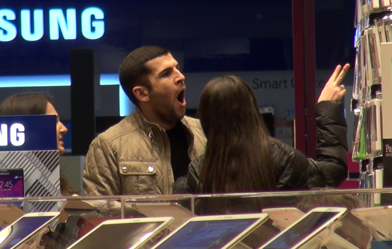 Pe baiatul care le-a insotit in mall pe fetele lui Becali l-a apucat cascatul