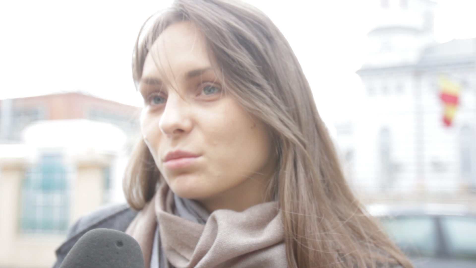 Tanarul de doar 18 ani se zbate acum intre viata si moarte. Sora sa Alina nu se desparte de langa patul sau