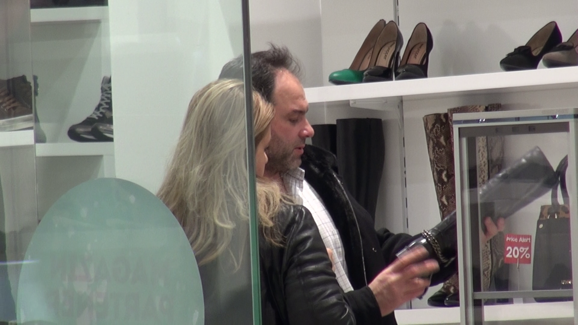 bianca brad cu iubitul la mall