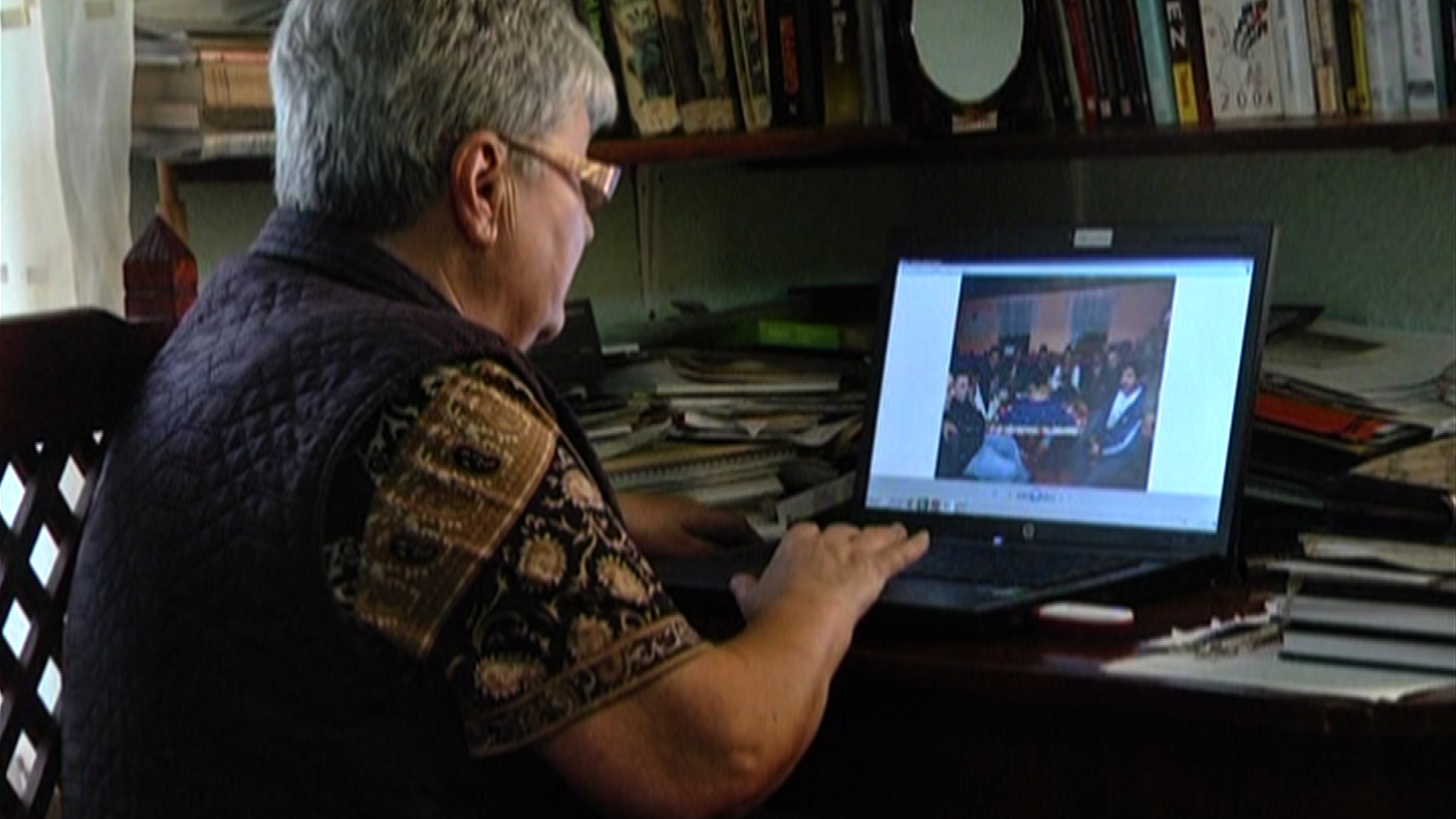 Mama FNI este nedezlipita de laptop