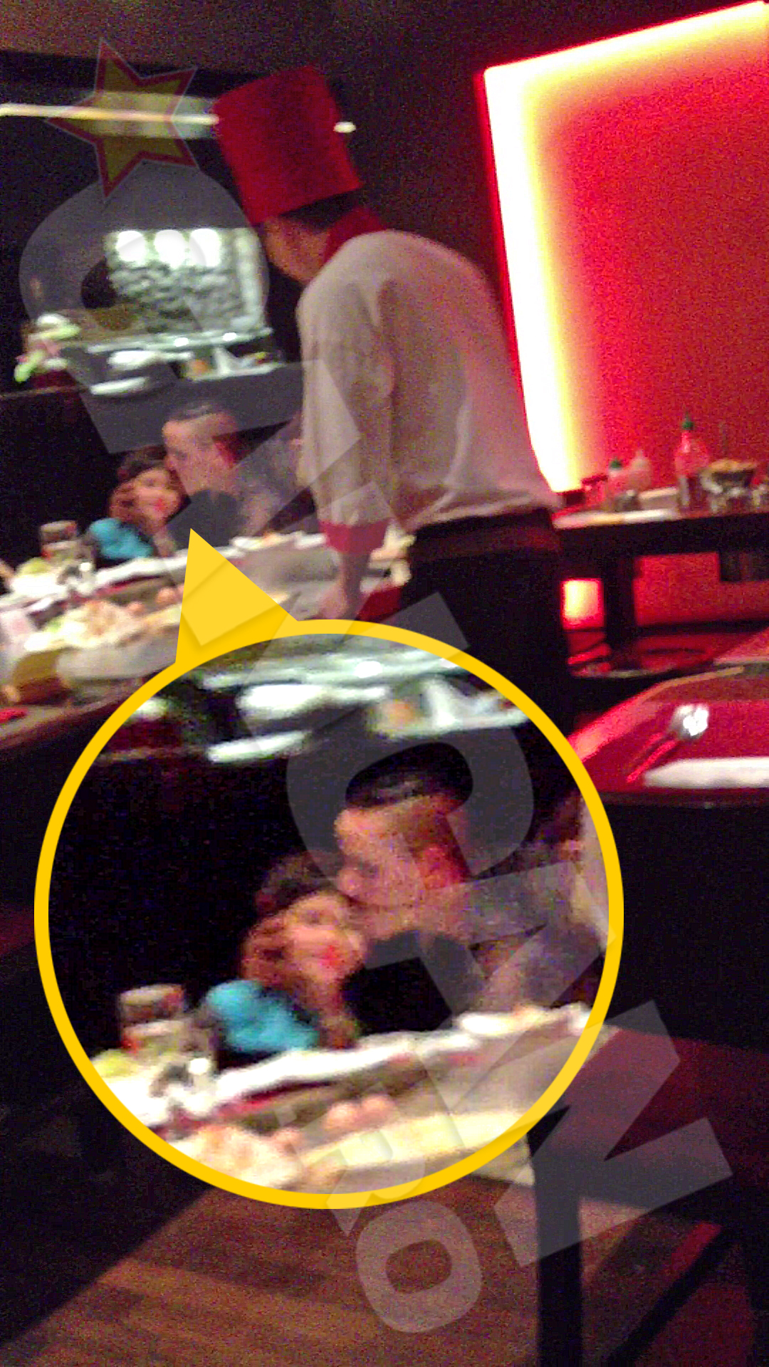 vica cu iubitul si copilul la restaurant