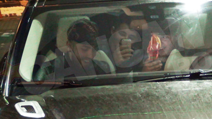 Proaspatul tatic si prietenii lui au fost surprinsi intr-o benzinarie