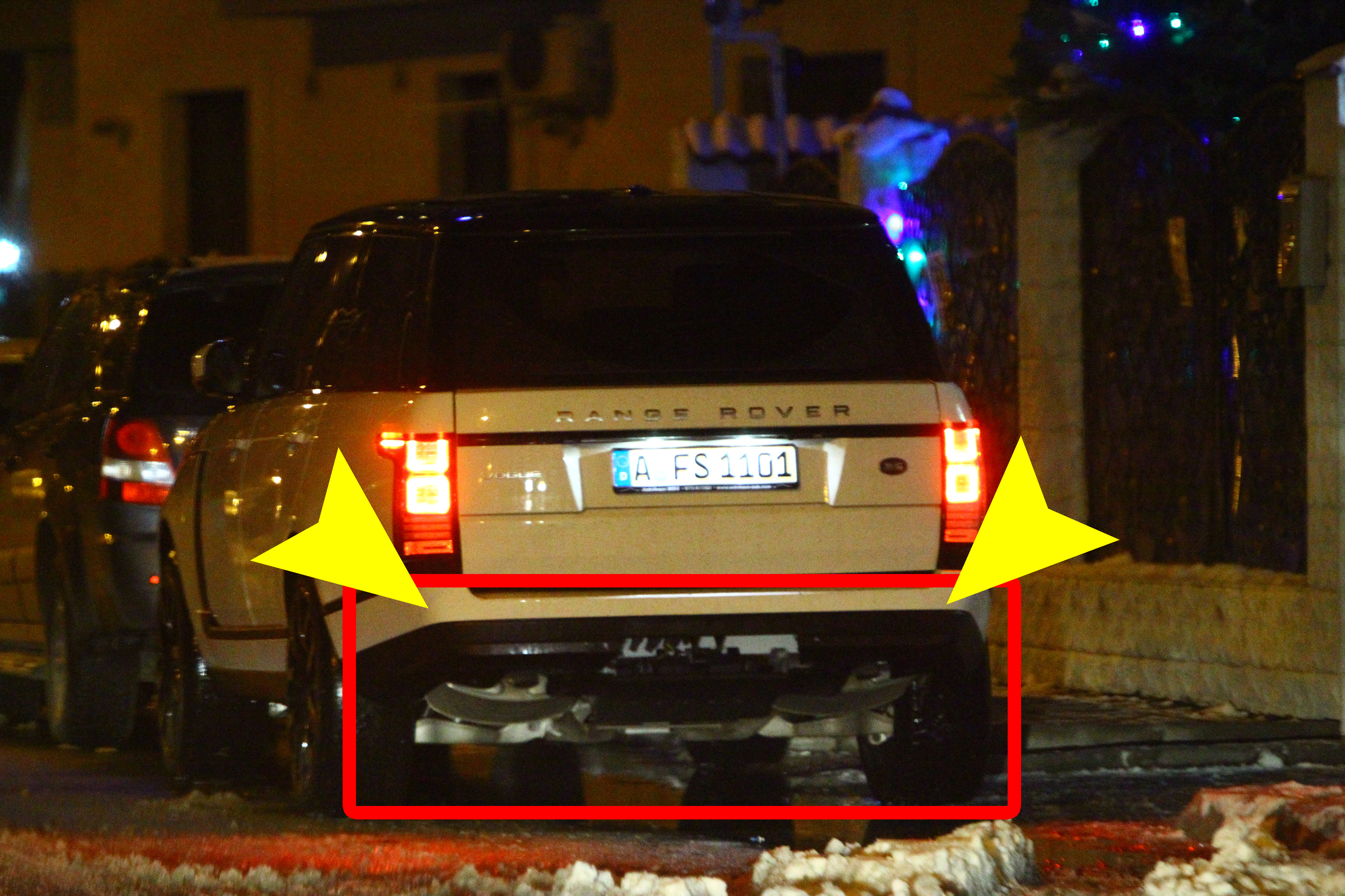 Masina noua a artistului s-a ales cu o avarie vizibila