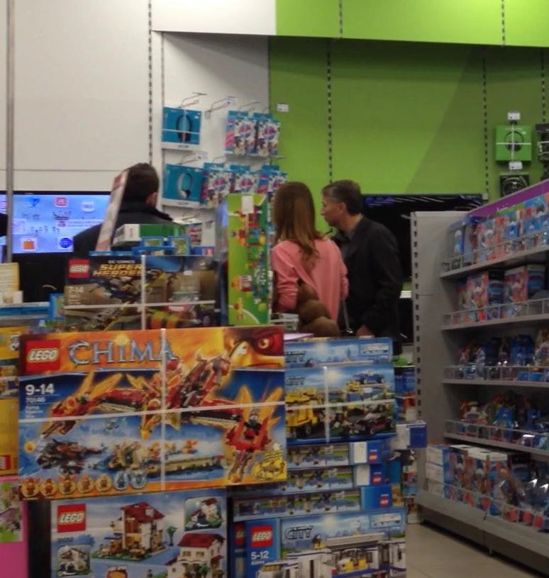 Dan Petrescu si Adriana au cerut sfatul angajatilor pentru a cumpara un joc video