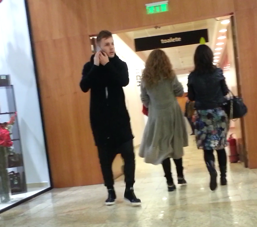 Alexandru Maxim a iesit de la toaleta