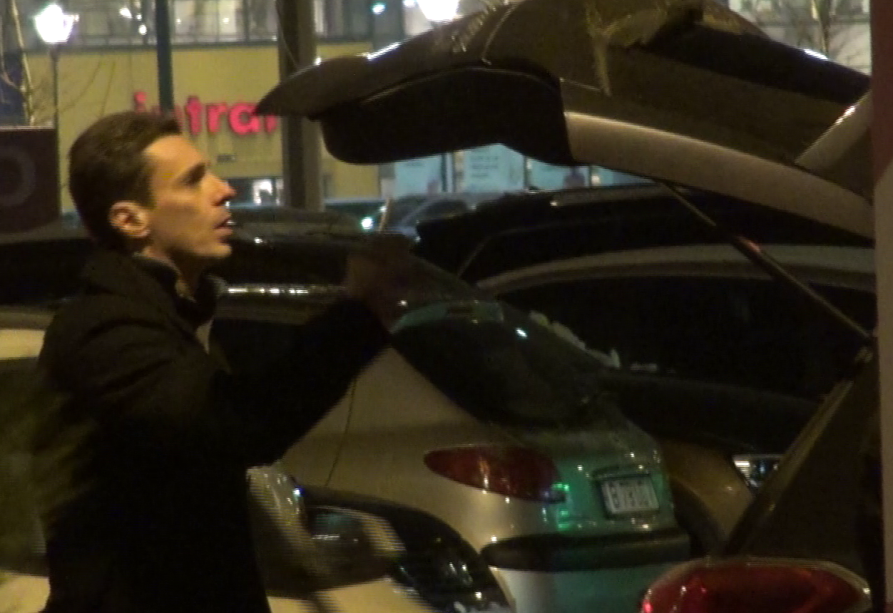 Mircea Badea a avut probleme cand a trebuit sa puna scaunul in portbagaj