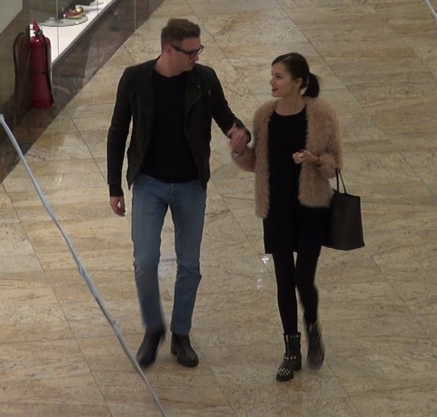 Sorin si iubita lui se plimba prin mall