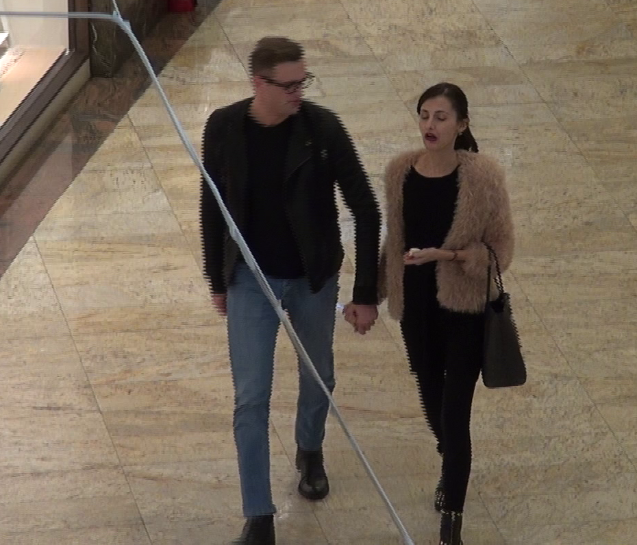 Sorin nu scapat-o din priviri pe partenera lui