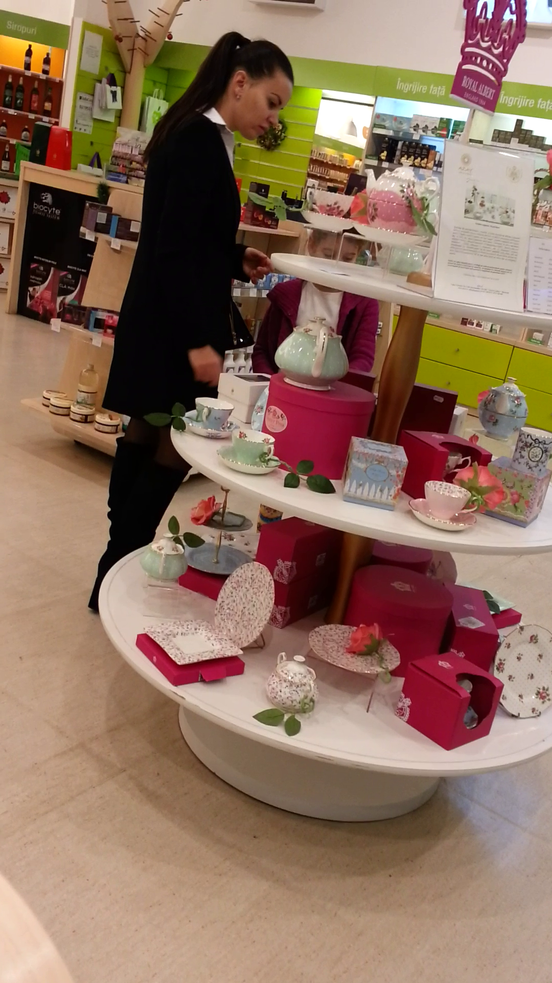 moni la mall cu irina