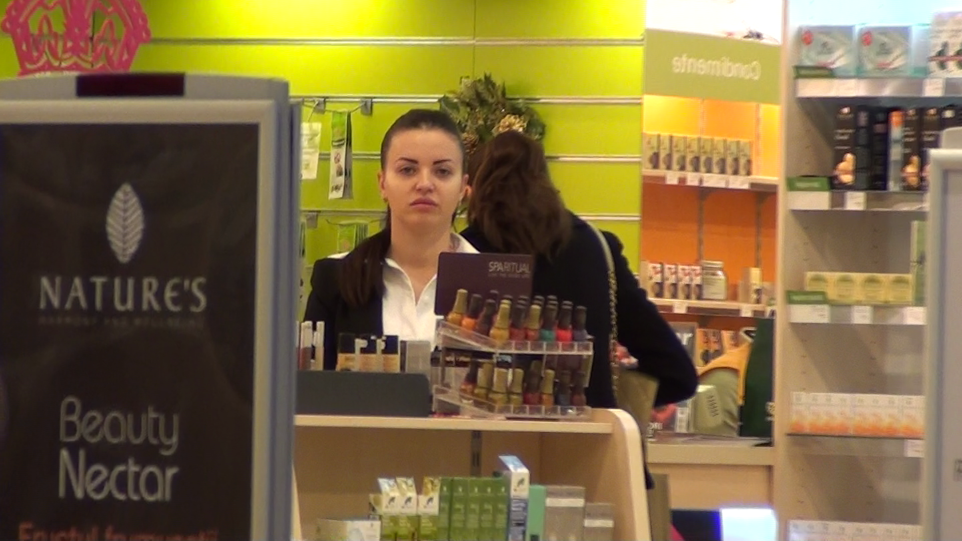 moni la mall cu irina