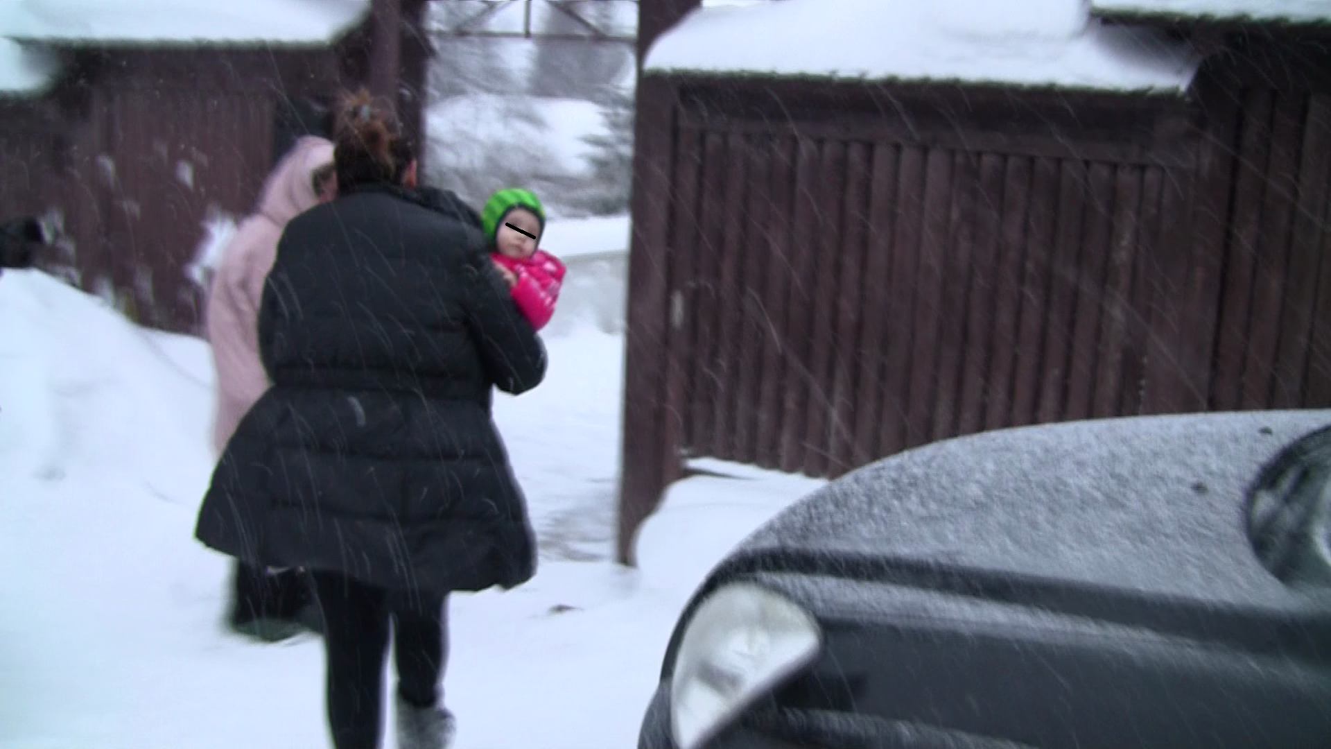 Mezina lui Petre Roman se grabeste sa intre in casa