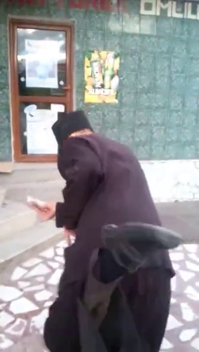 Cel mai probabil presupusul slujitor al domnului a dat iama in vinul de impartasanie