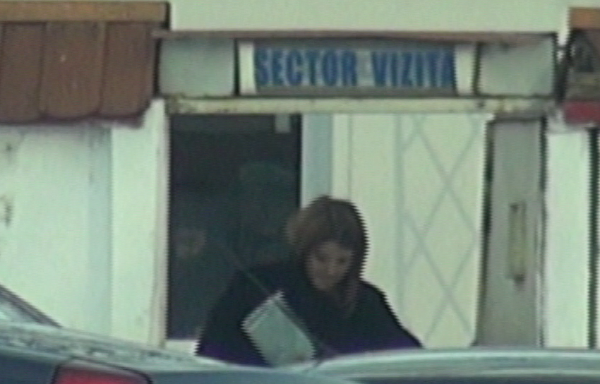 Sotia lui Gica Popescu a avut mult de tras pana cand a putut sa intre cu copiii la vizita