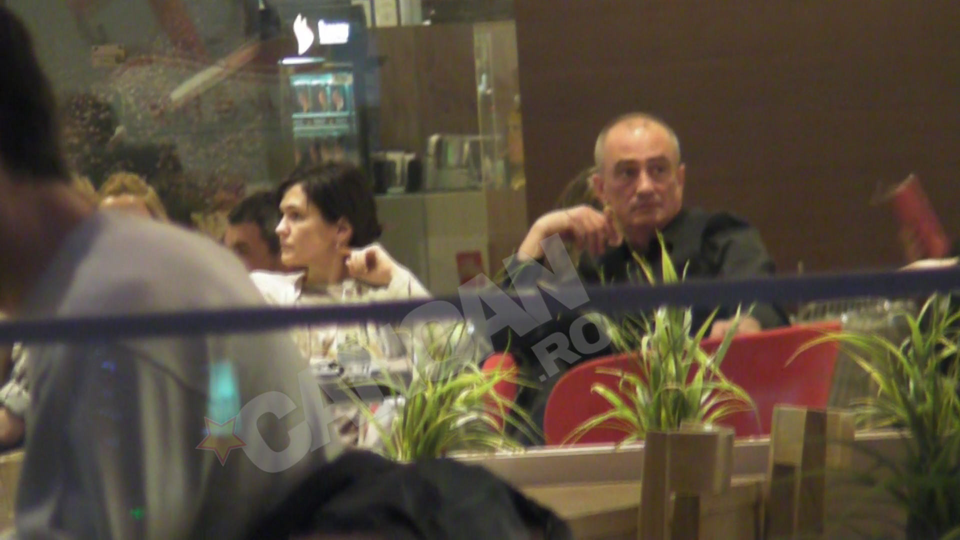 Fostii soti Bucsaru evita sa se priveasca