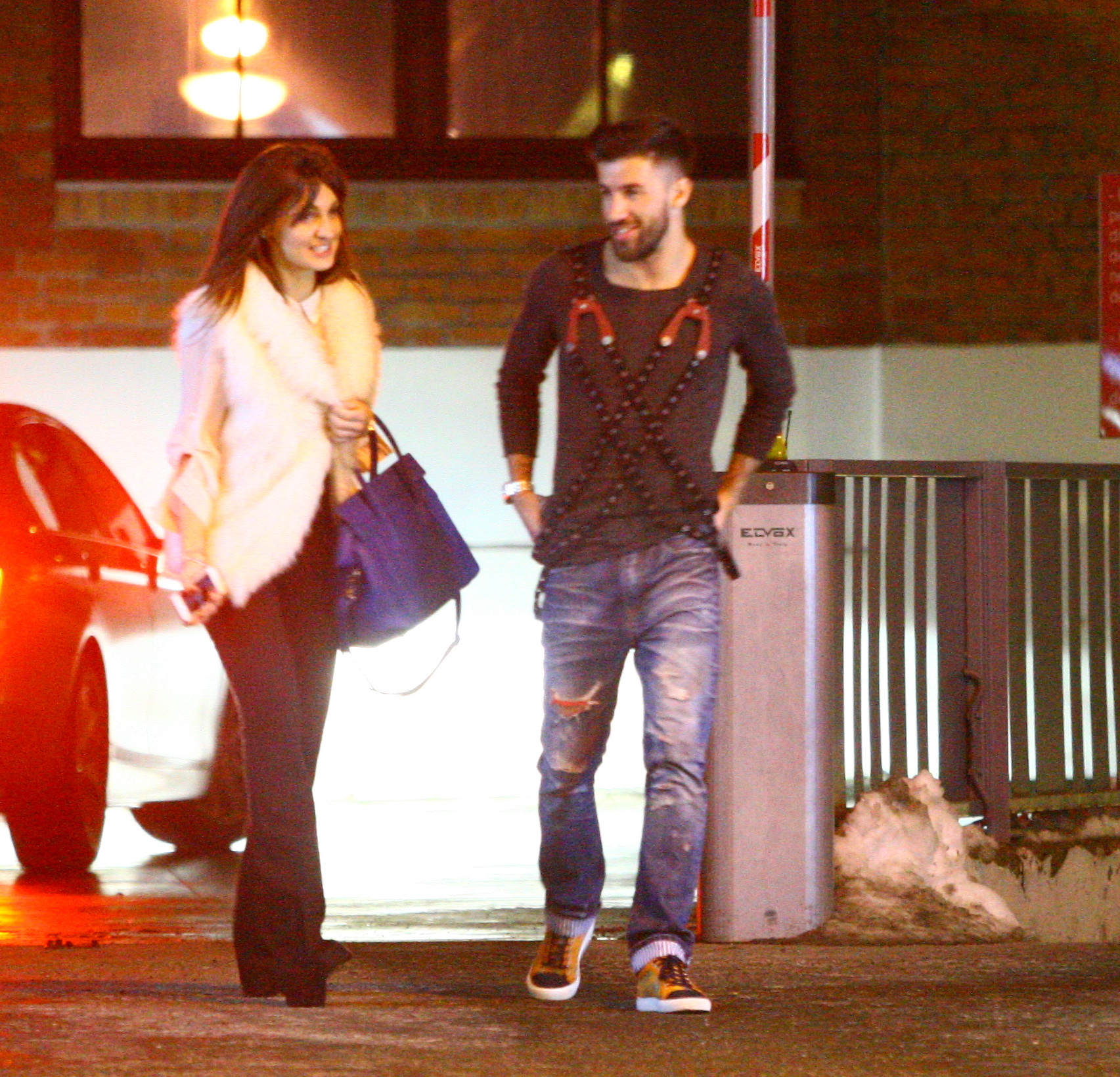 Gabriel Enache si fata ies zambitori din club