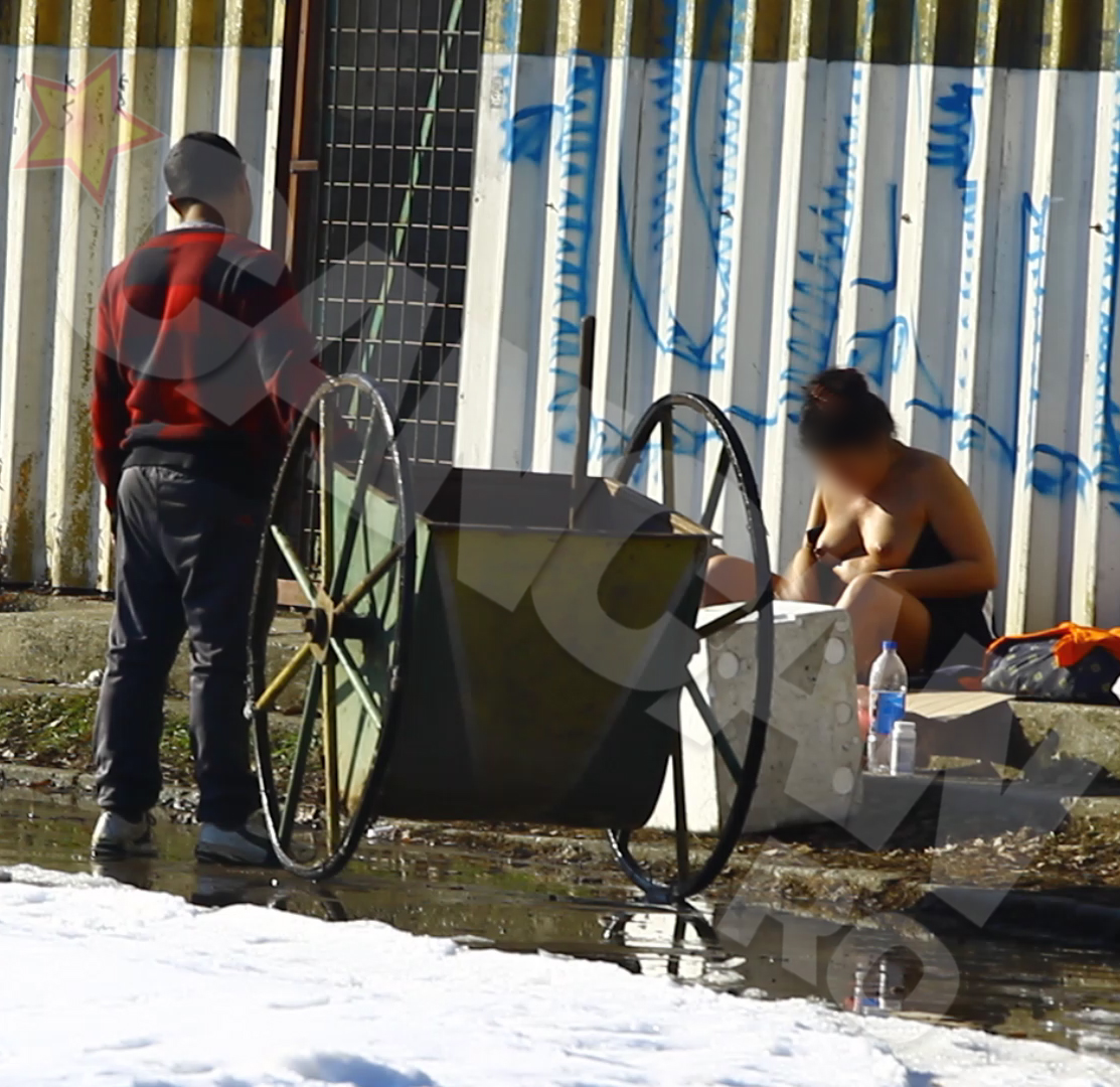 Femeia i-a aratat, cel mai probabil, ce are mai de pret