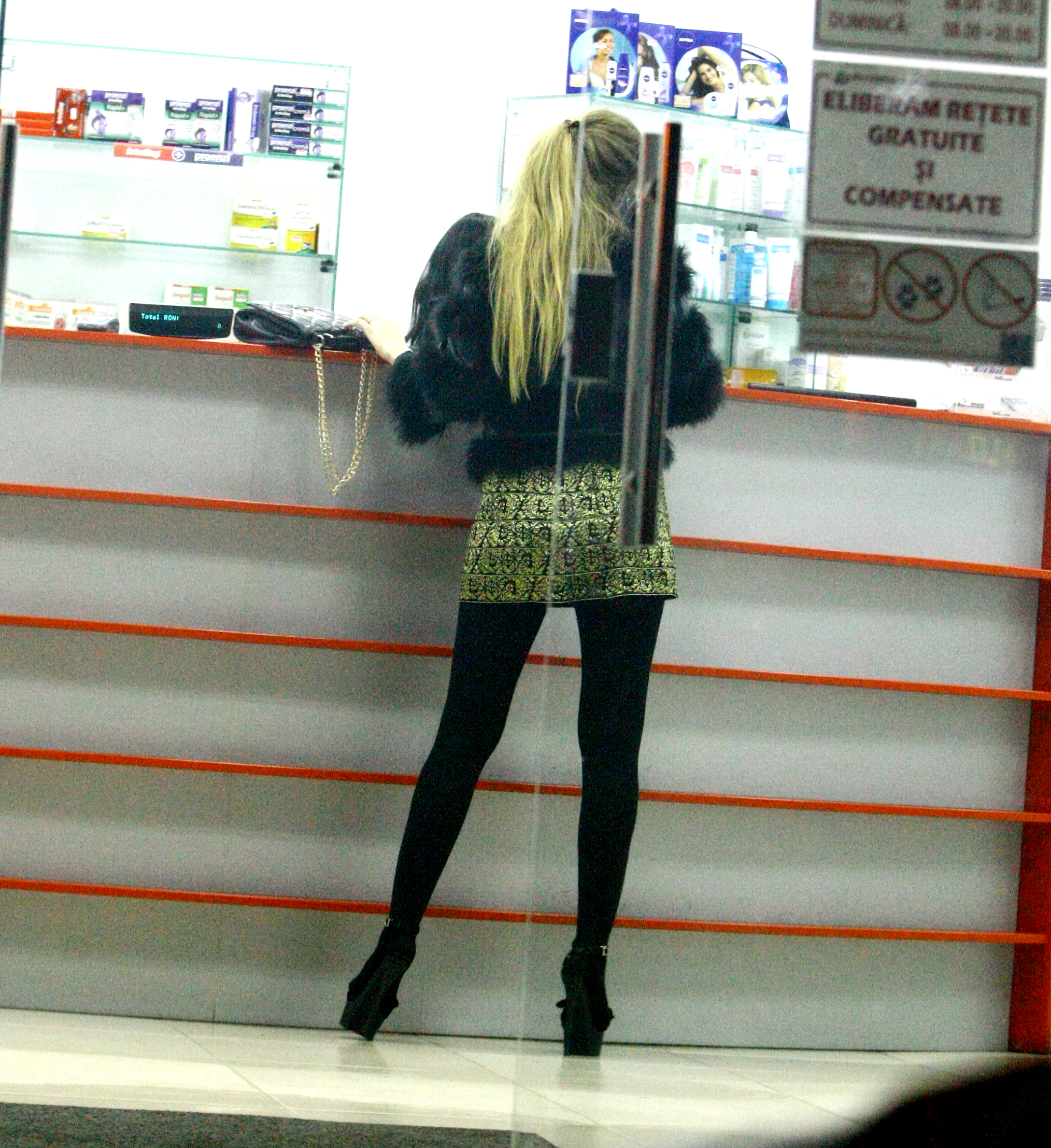 Desi este insarcinata in sapte luni, Roxana nu s-a ingrasat aproape deloc