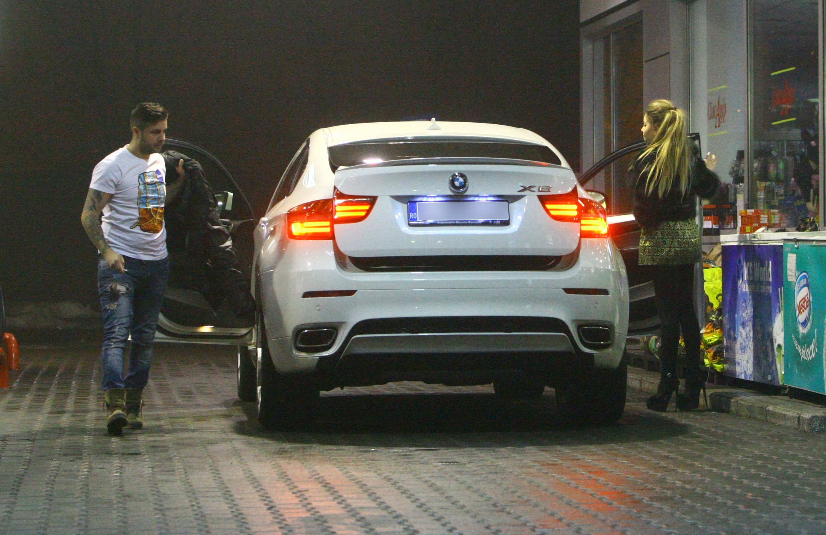 Roxana si iubitul ei sunt tot timpul impreuna