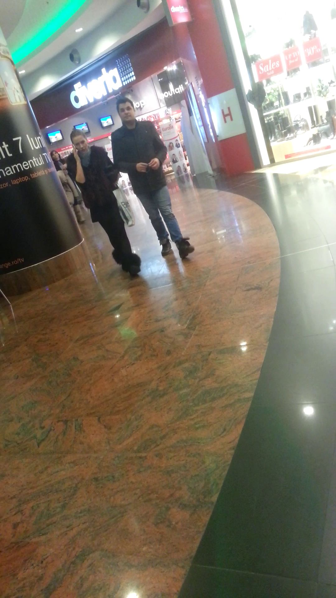 De cand nu mai are niciun proiect in televziune, Cove isi petrece mai mult timp cu sotia