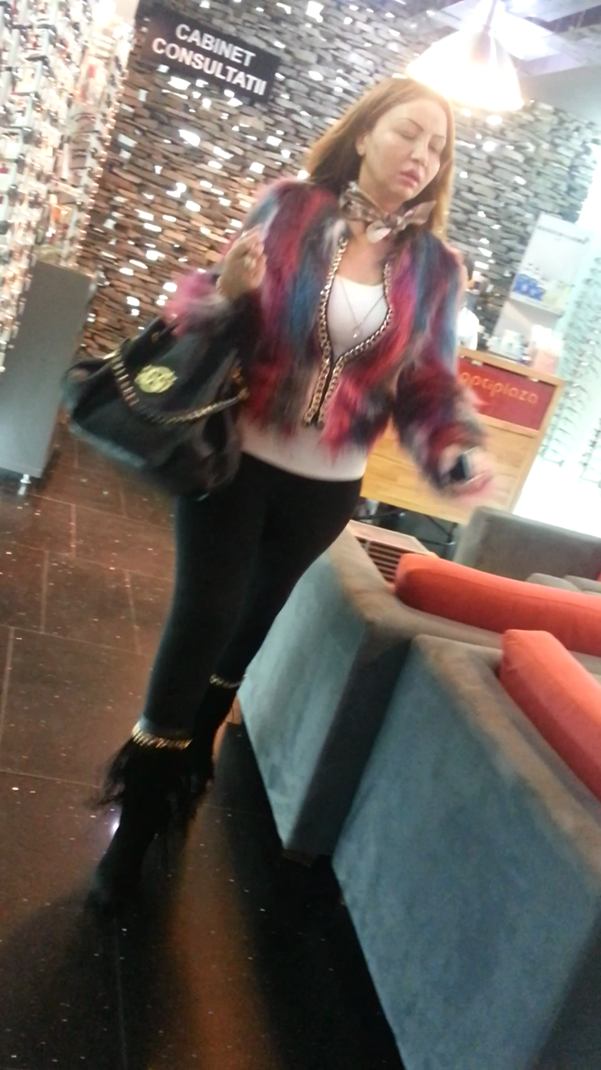 Ea a vizitat un magazin de optica