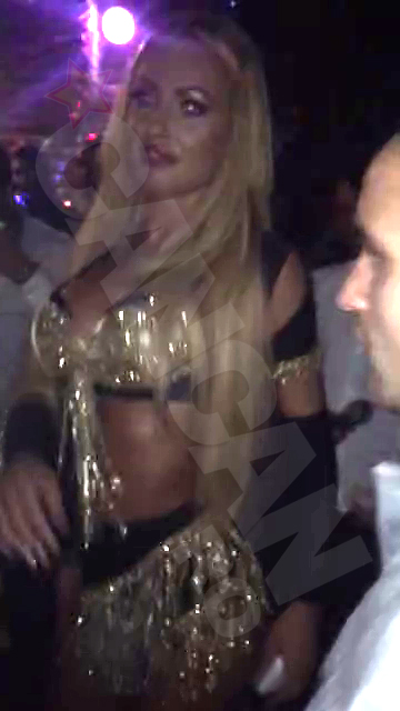Blonda a starnit fanteziile tuturor barbatilor din club