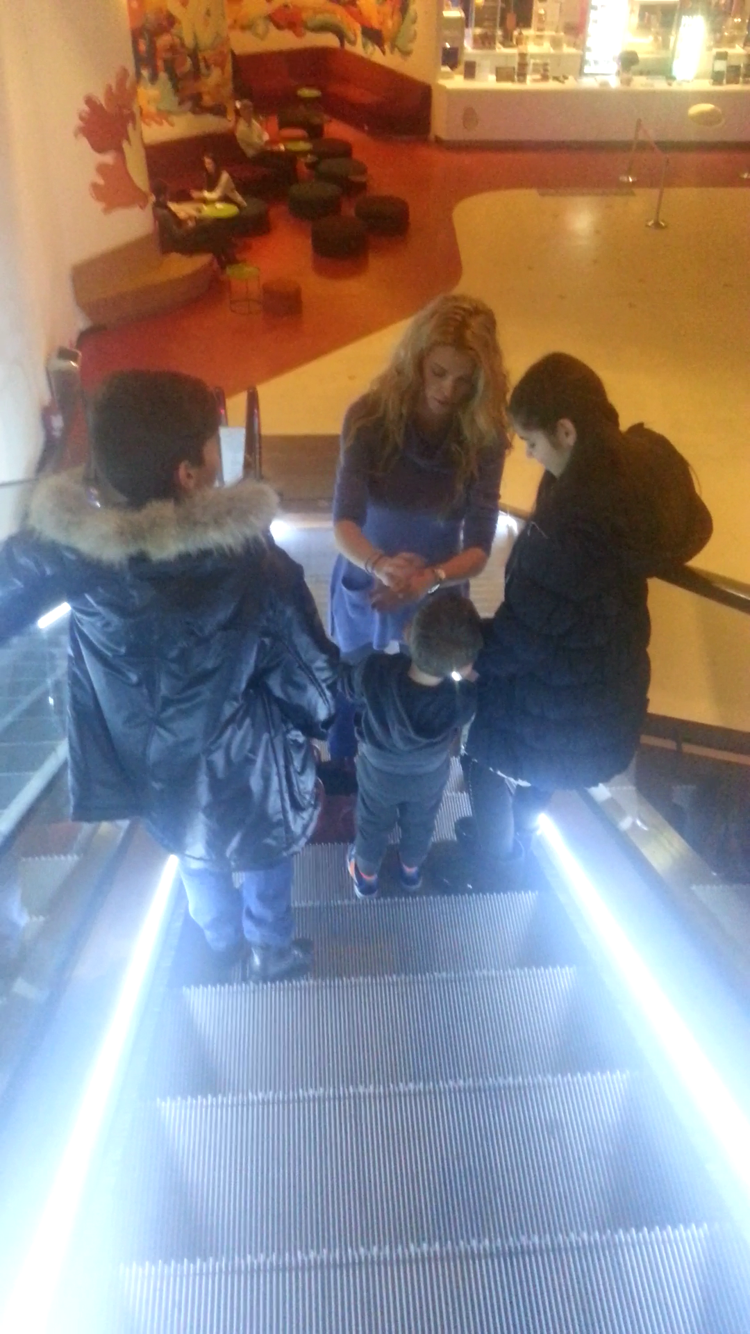 Alina are grija de cei trei copii ai lui Cristi Borcea