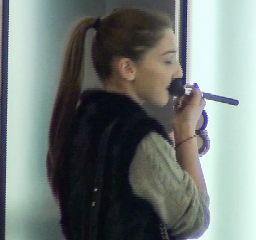 Fata lui Becali s-a pudrat de mama focului in magazin