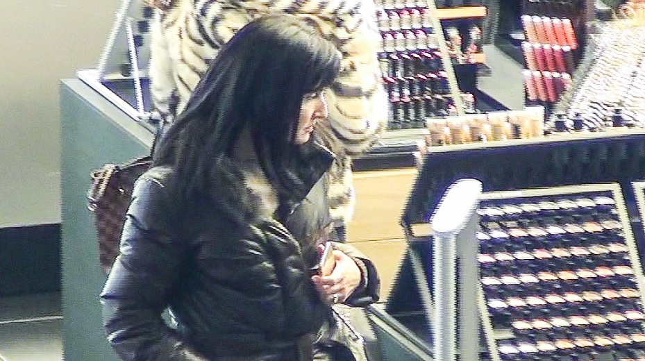 Luminita Becali s-a multumit sa priveasca produsele