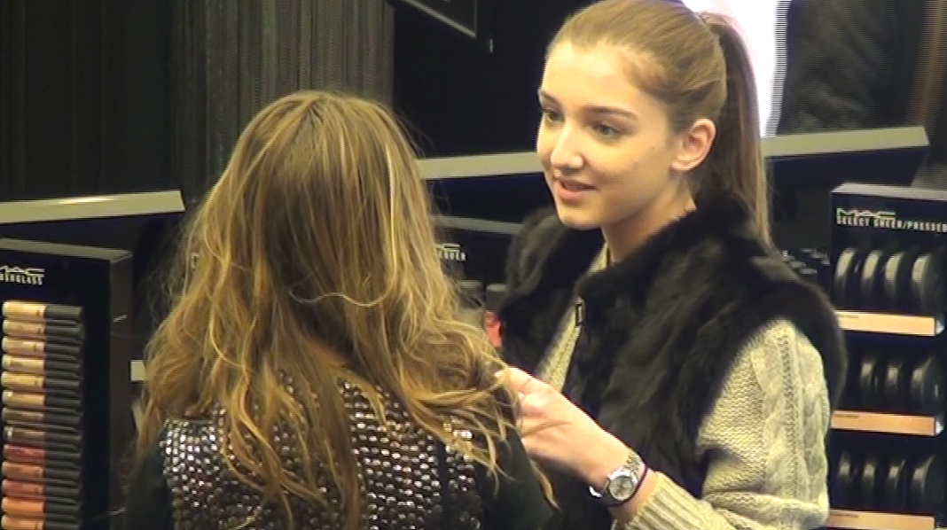 Pe fata Alexandrei si-a facut aparitia acneea