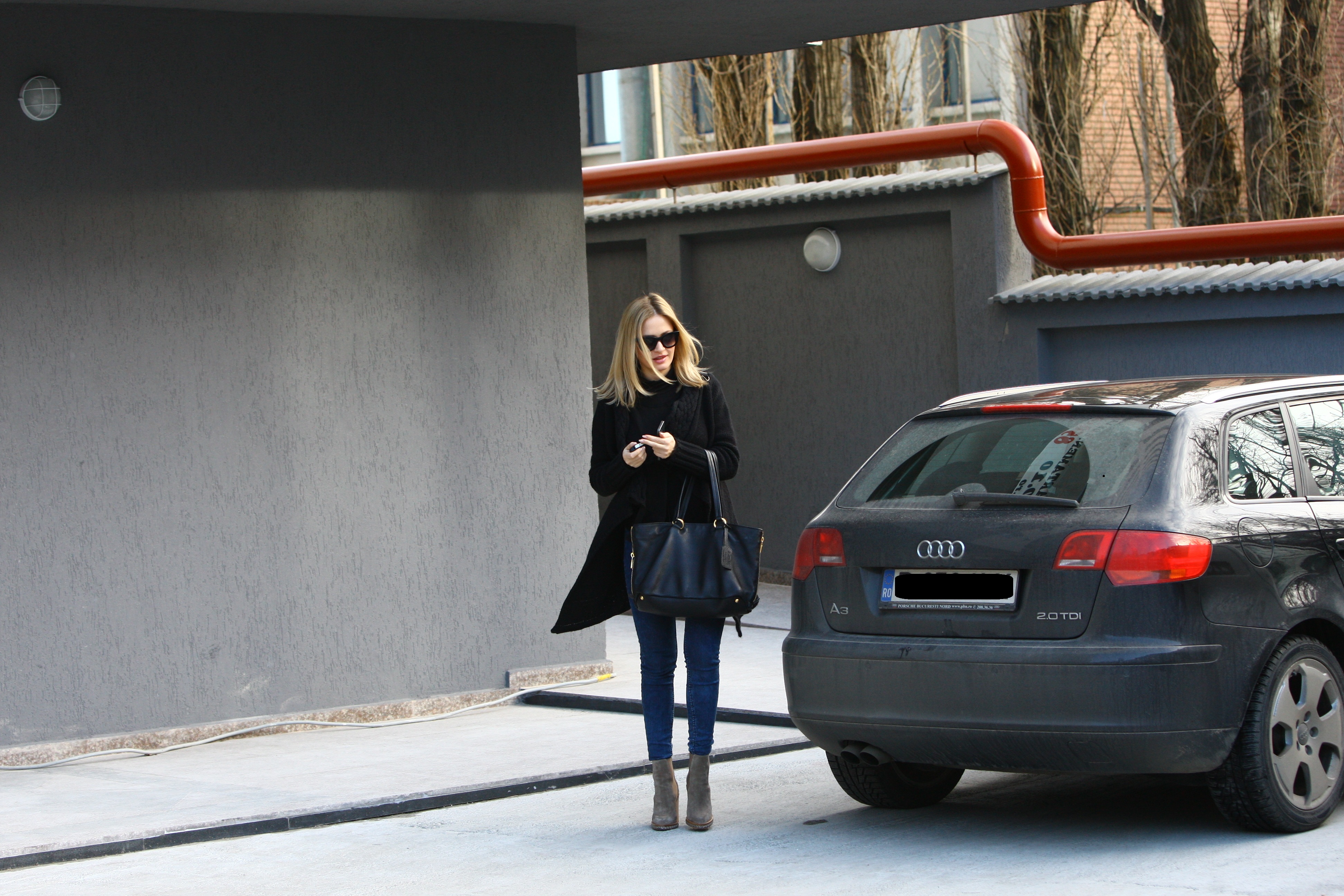 Cantareata prefera sa nu isi cheltuiasca banii aiurea